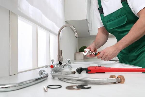 Certified Emergency Plumber Service with Upfront Pricing